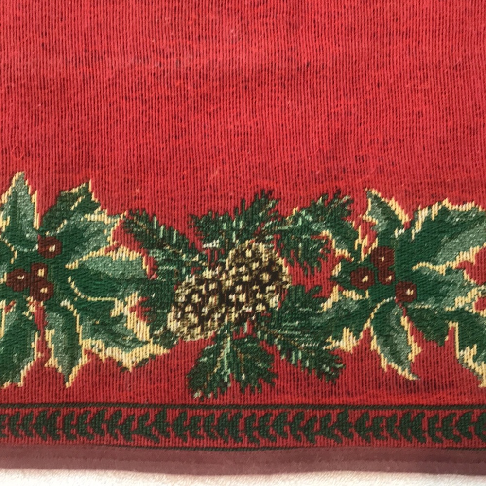 Holly & Acorn Mat - Picture 7 of 16